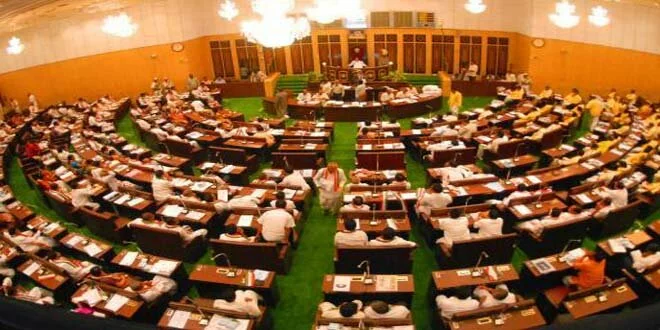 T-debate stalled in Assembly as ministers join the protest