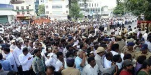 Continued agitation hits normal life in Seemandhra