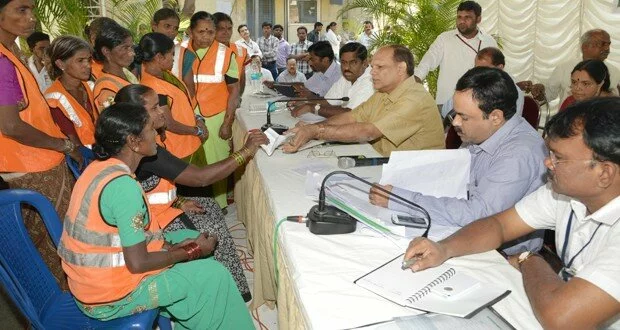 GHMC Commissioner receives grievances from employees