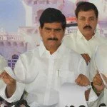 Seemandhra legislators tear T-Bill copies