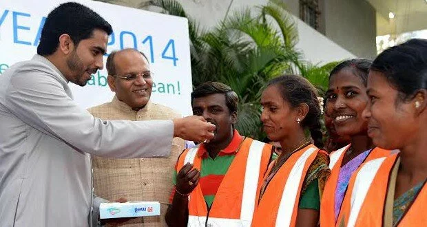 Mayor, Commissioner distributes sweets among sanitary staff