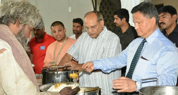 Brahma praises GHMC for Re 5 meal scheme