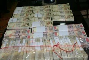 Police seize Rs 10 crore cash from auto-rickshaw...