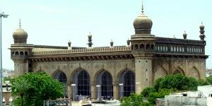 Shabbir Ali offers his salary to clear Mecca Masjid staff dues