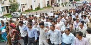 Seemandhra Secretariat staff temporarily calls off strike