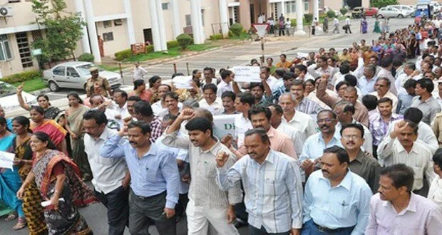 Telangana employees take out Peace Rally in Secretariat