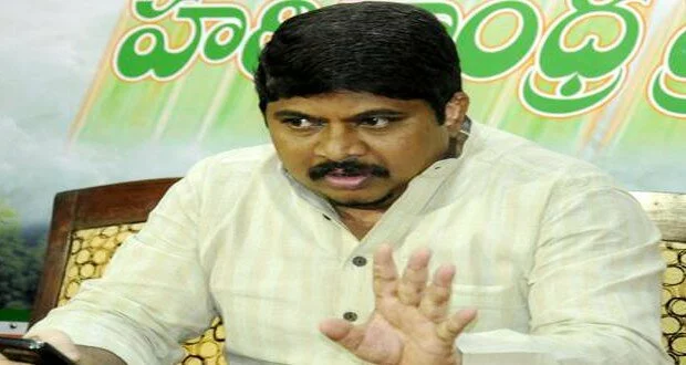 Ponnam condemns CM’s statements against Telangana