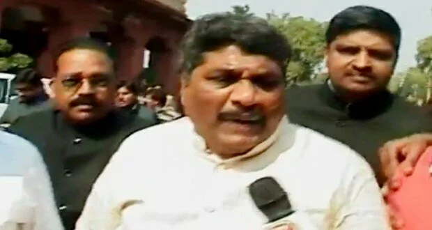 Venugopal Reddy denies brandishing knife in LS