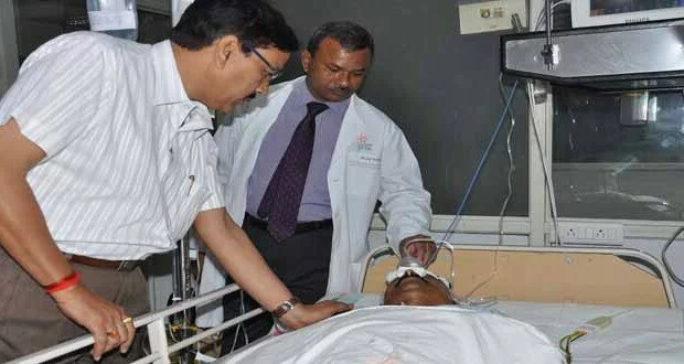 SCR GM visits injured TTE at hospital