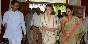 VIII Nizam’s wife Princess Esra calls on KCR